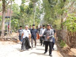 Semangat Gotong Royong Warga Campor Disambut Kunjungan dan Bantuan Pribadi Bupati Pamekasan