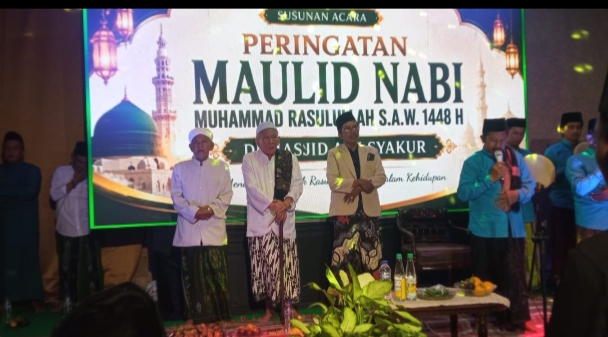 Gema Sholawat dan Santunan Anak Yatim Warnai Maulid Nabi di Masjid Asy-Syakur Pamekasan