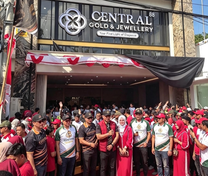 Lautan Manusia di Arek Lancor! 36 Ribu Warga Tumpah Ruah Ramaikan Grand Opening Central 88 Gold Jewellery
