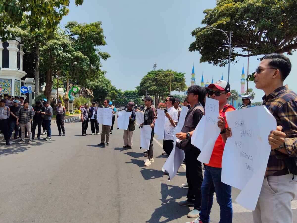 Puluhan Wartawan Geruduk Kejari Tuban, Tuntut Keterbukaan Informasi dan Perlindungan Jurnalis