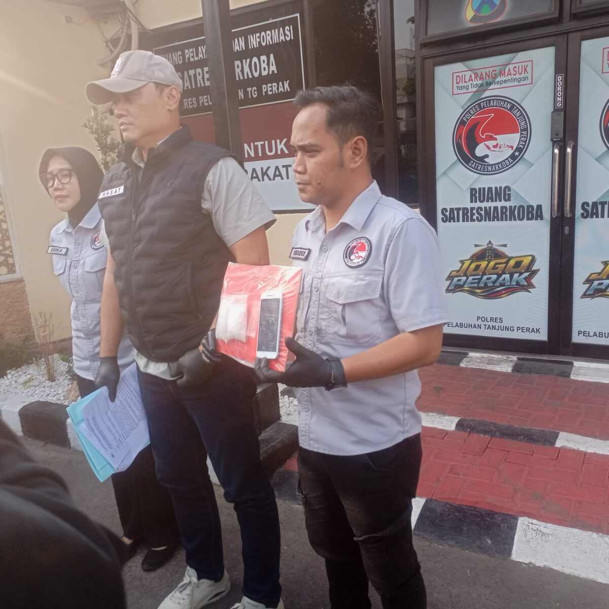 Polres Pelabuhan Tanjung Perak Amankan Tersangka Kurir bawa 100,72 gram Sabu