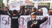 GEGAP GEMPITA SEPTEMBER HITAM! Ratusan Mahasiswa Kepung Kantor Bupati Pamekasan, Soroti Vonis Sunat Kasus Andrie Yunus dan Proyek Jalan Mandek
