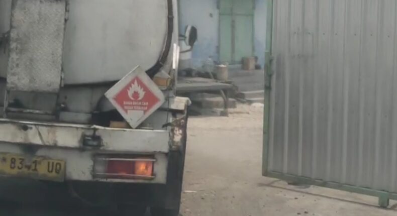 Diduga penimbun solar Lagi lagi Viral Tanki Biru Putih Masih Setor Ke Gudang Lama,